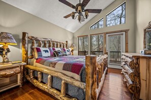 2 habitaciones, escritorio y tabla de planchar con plancha 