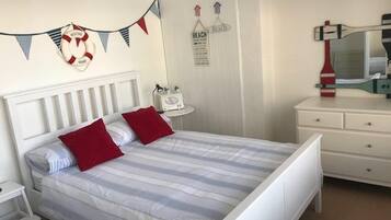 2 bedrooms, iron/ironing board, free WiFi, bed sheets