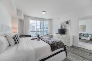 Modern 1 Bedroom Icon Condo | Premium bedding, blackout curtains, iron/ironing board, bed sheets - Icon Residences (Miami)