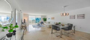 Apartment | Living room | Flat-screen TV - Icon Residences (Miami)