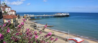 Chalet with open planned kitchen/living area, benefiting from direct access to fantastic cliff walks