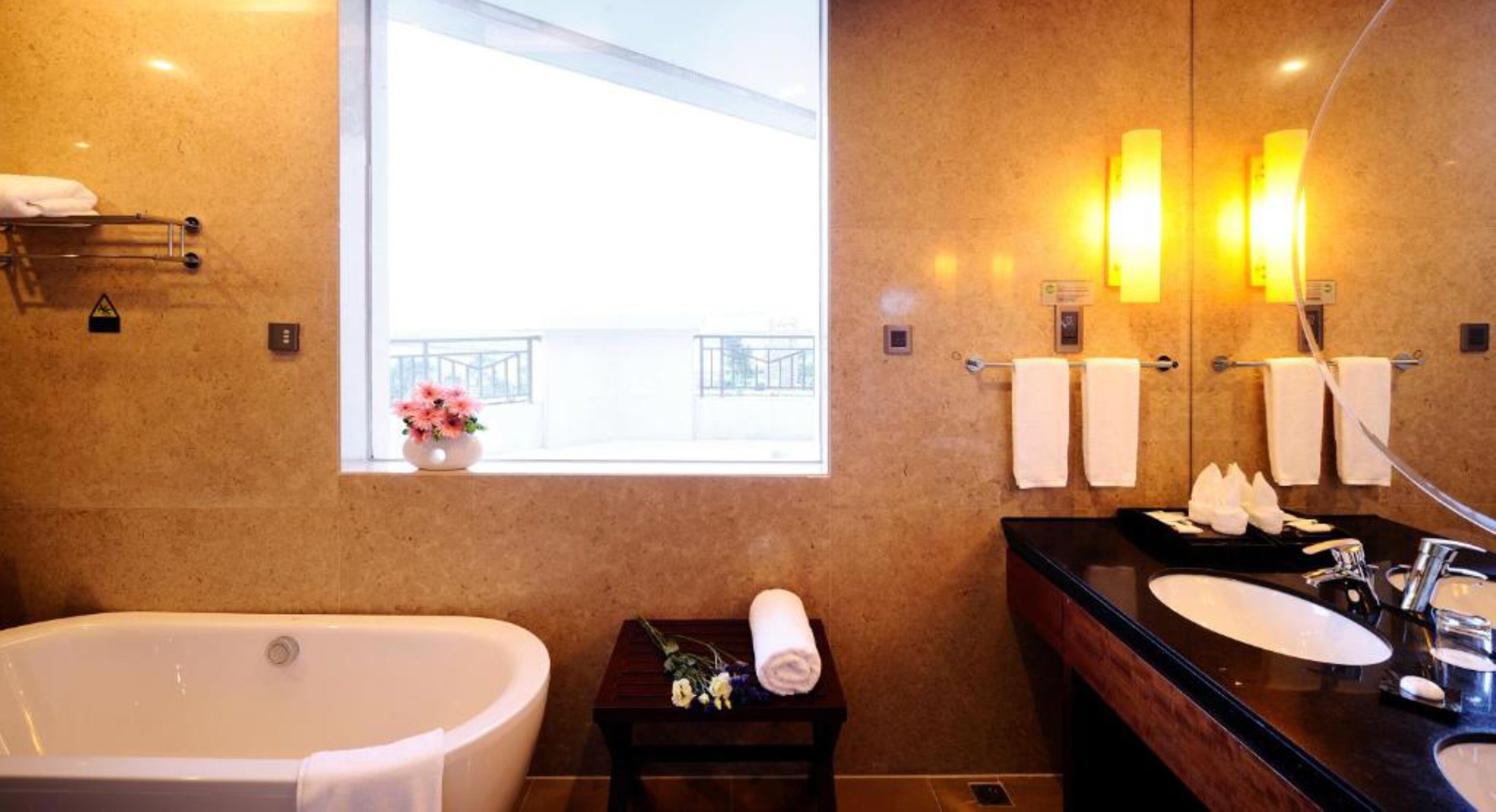 minibar, in-room safe, desk, laptop workspace