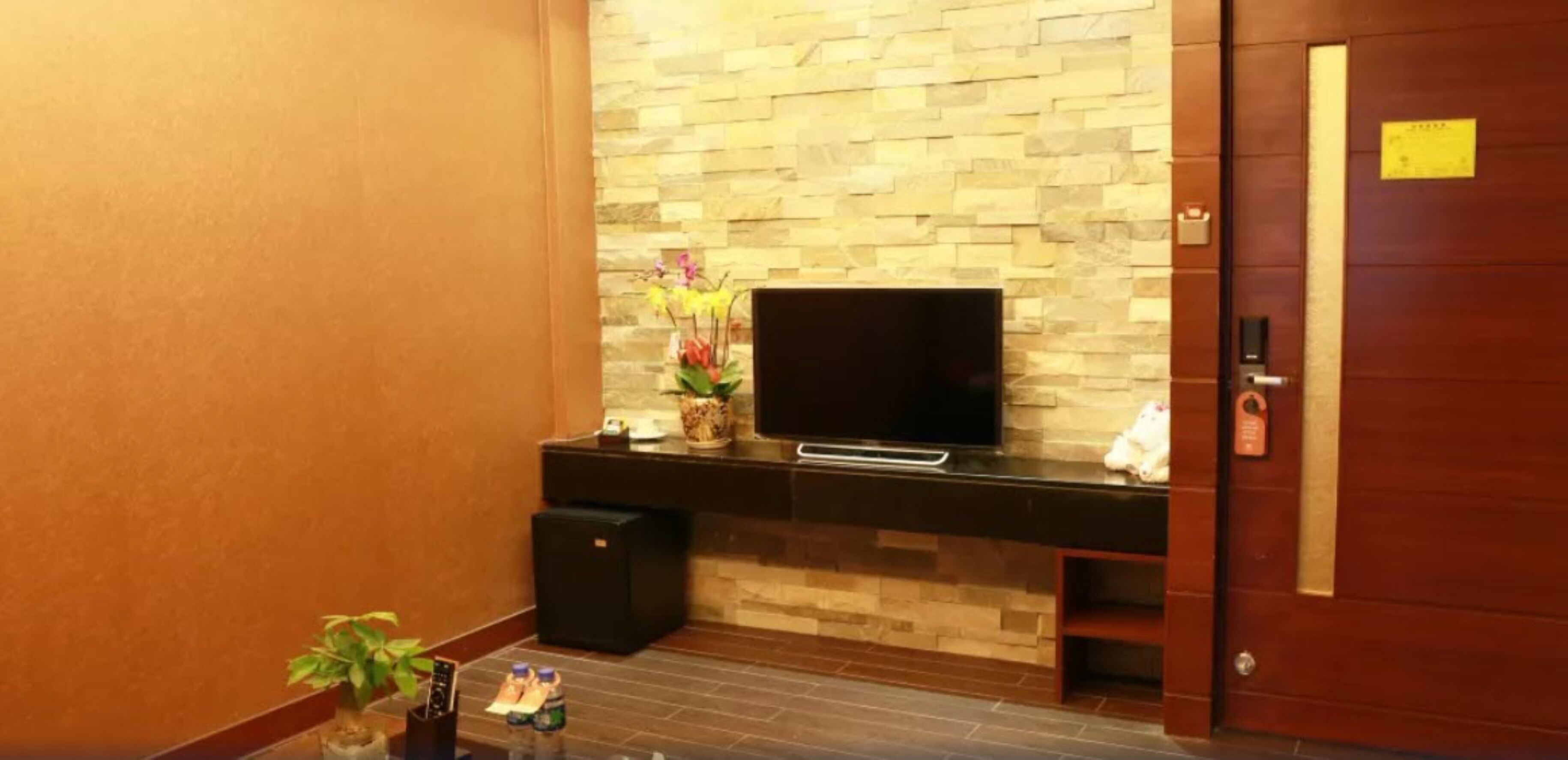 minibar, in-room safe, desk, laptop workspace