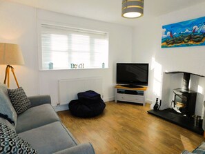 Living area - 22 Cliff Road -  stunning, beautifully renovated, contemporary, end terrace cottage (Sheringham)
