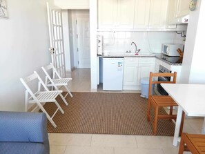 Cookware/dishes/utensils