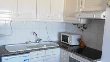 Cookware/dishes/utensils