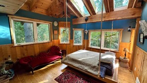 2 soverom, skrivebord, strykejern/-brett og wi-fi (inkludert)