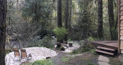 Hieronder de Falls Lodge - naast Golden & Silver Falls