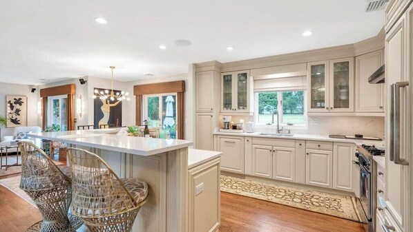 Oven, stovetop, cookware/dishes/utensils