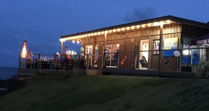 Vue imprenable sur la mer, récemment rénovée, à 250 mÚtres de la plage, tout confort