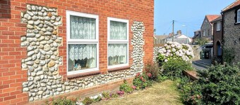 1 Driftway Court - a well-appointed ground floor apartment, featuring open plan living/dining room.