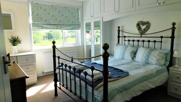 2 bedrooms, iron/ironing board, travel cot, free WiFi
