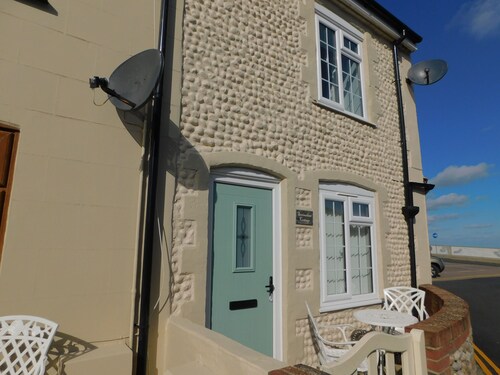 Scrimshaw Cottage -  a charming, romantic getaway for a couple boasting stunning sea views.