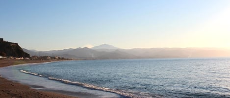 Una spiaggia nelle vicinanze