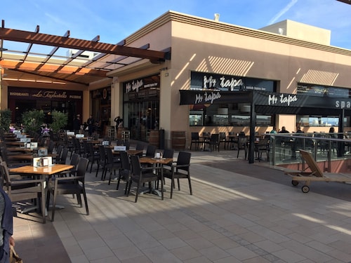 Großes Apartment mit 2 Schlafzimmern - Privater Garten - 10 Minuten vom Strand / Boulevard La Zenia entfernt