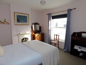 3 室のベッドルーム、アイロン / アイロン台、旅行用ベビーベッド、WiFi (無料)