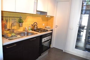 Fridge, oven, stovetop, dishwasher - Loft in the center of Catania for 2 + 2 people (Catania)