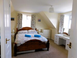 3 chambres, fer et planche à repasser, Wi-Fi gratuit, draps fournis