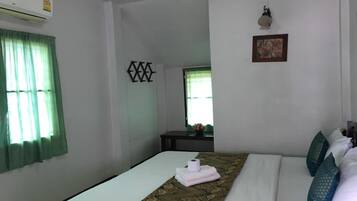 Big Bed Fan Room | Free WiFi