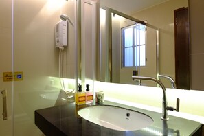 Family Quadruple Room, 2 Bedrooms, Ensuite, Courtyard Area | Bathroom - The White Elephant Home (Chiang Mai)