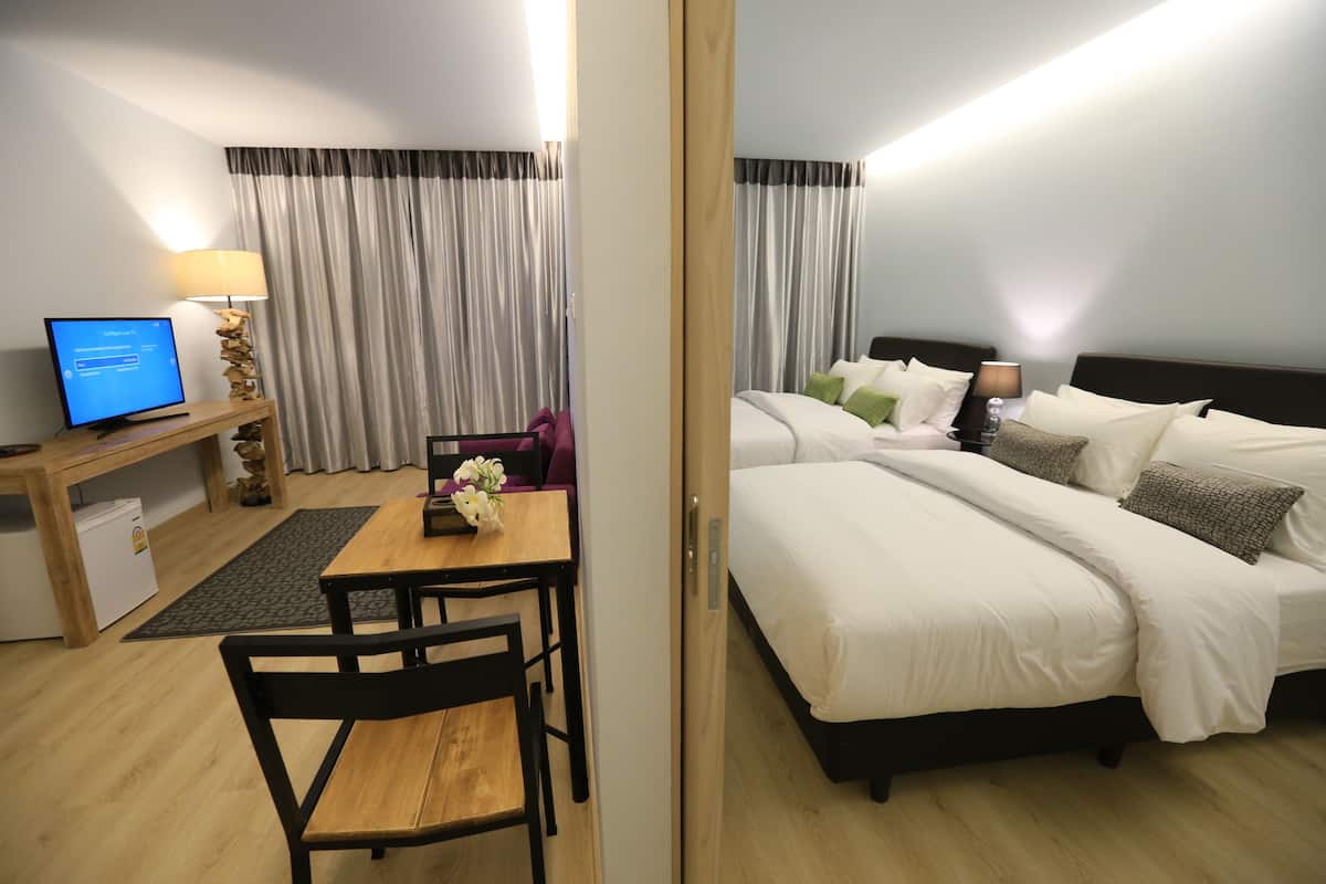 Family Triple Room, Non Smoking | 1 bedroom, in-room safe, blackout drapes, rollaway beds