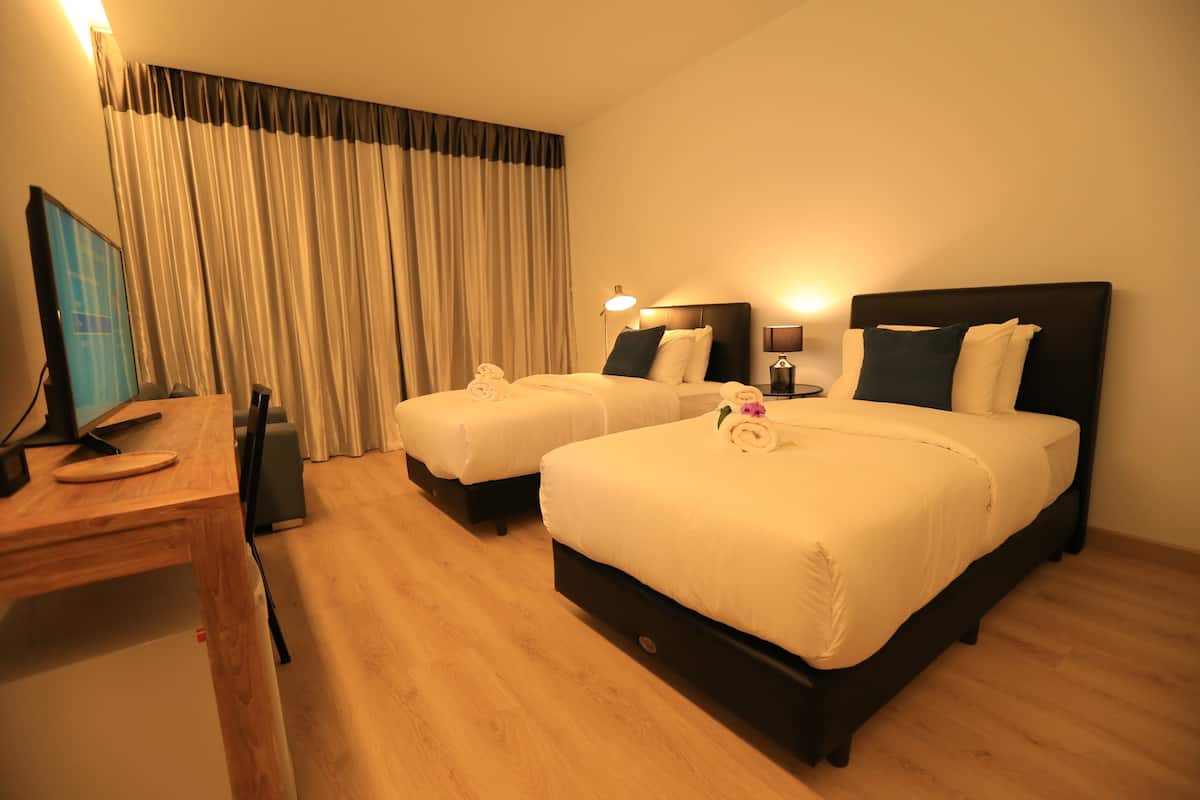 Deluxe Twin Room, 2 Twin Beds, Tower | 1 bedroom, in-room safe, blackout drapes, rollaway beds