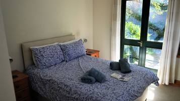 2 bedrooms, iron/ironing board, free WiFi, bed sheets