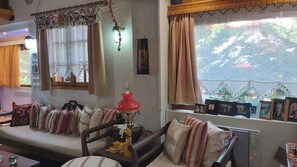 Flat-screen TV, fireplace - Family Abode for Vacation in Arachova (Distomo-Arachova-Antikyra)