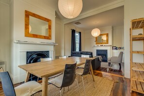 Deluxe House, 3 Bedrooms | In-room dining - Brampton Cottage (North Hobart)