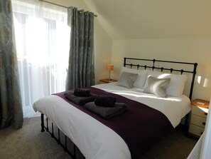 2 soverom, strykejern/-brett, reiseseng for barn og wi-fi (inkludert)