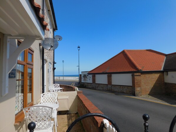 تناول الطعام بالخارج