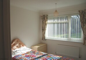 3 bedrooms, iron/ironing board - Set within an area of Outstanding Natural Beauty this bungalow is just the place in which to relax (Cromer)