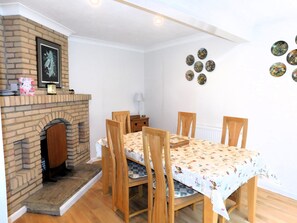 Dining - Set within an area of Outstanding Natural Beauty this bungalow is just the place in which to relax (Cromer)