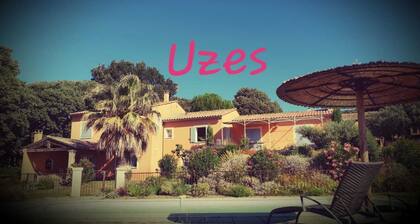 Le Vieux Pressoir, gîte for 4 people near Uzès, peaceful vacation in the countryside.