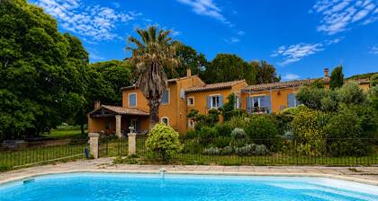 Le Vieux Pressoir, gîte for 4 people near Uzès, peaceful vacation in the countryside.