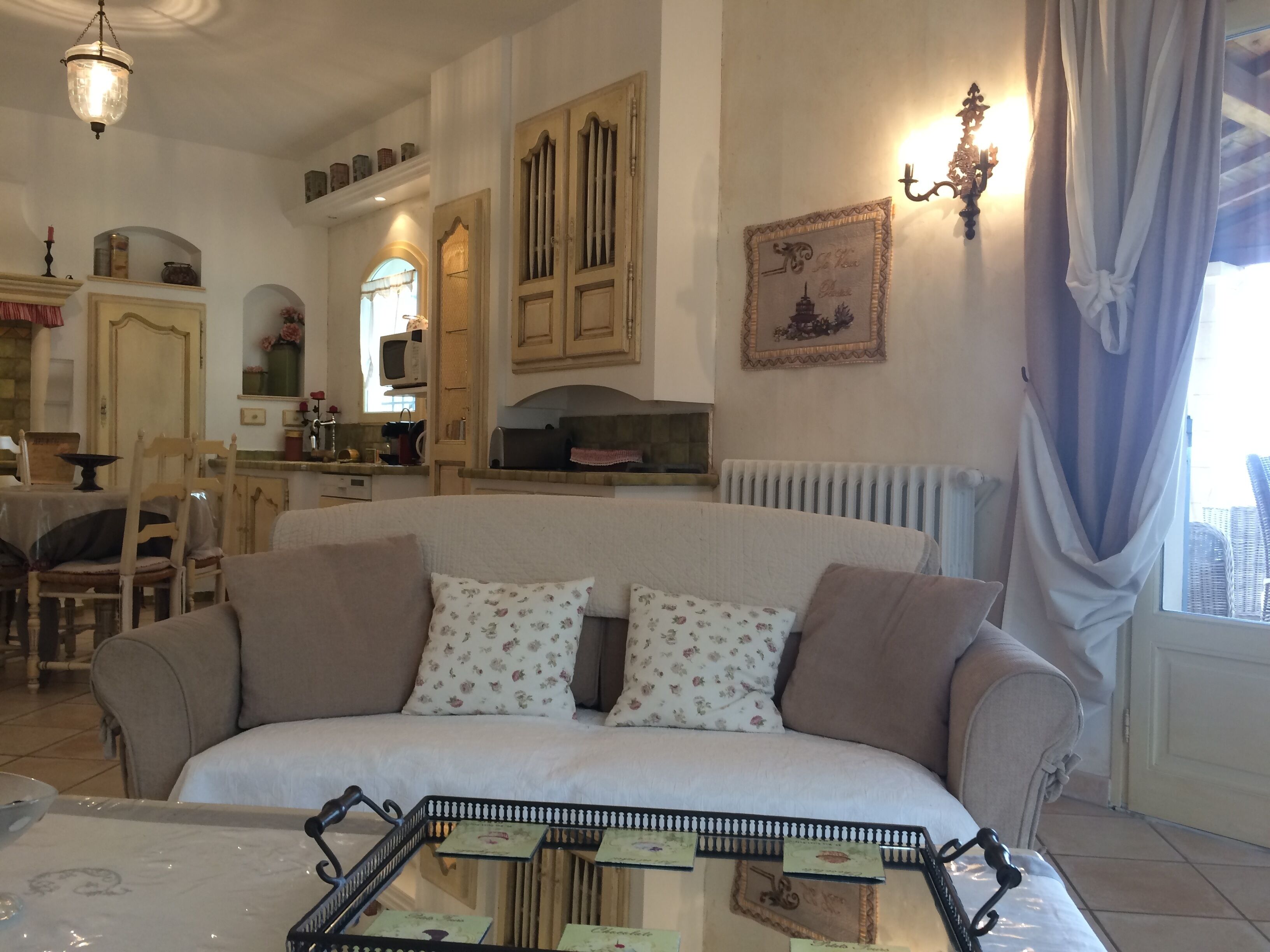 电视、DVD 播放器、乒乓球、书