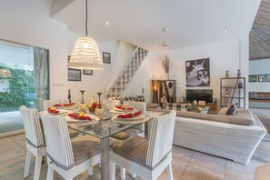Dining - Villa Esha Drupadi I (Seminyak)