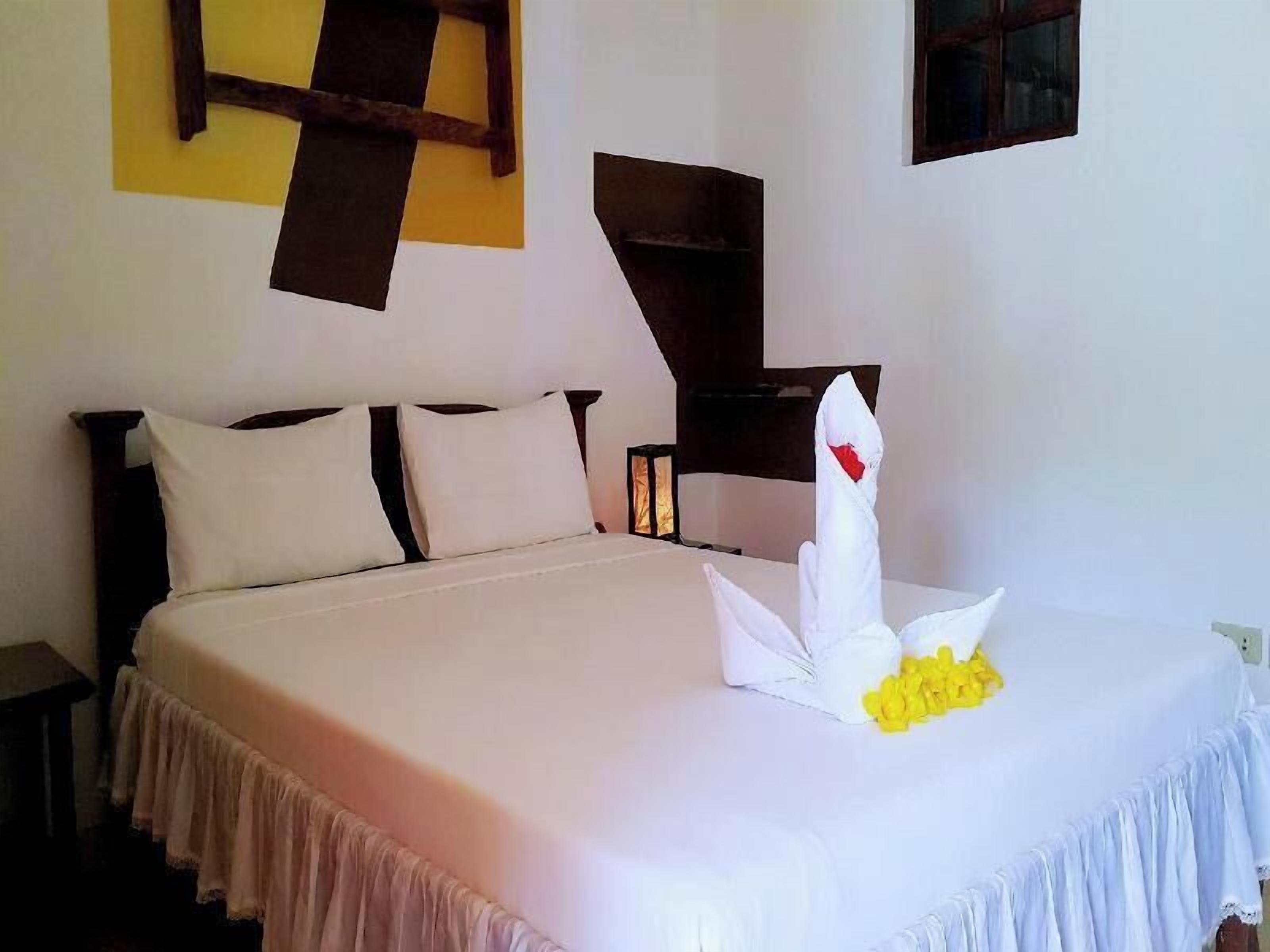 Minibar, in-room safe, desk, iron/ironing board