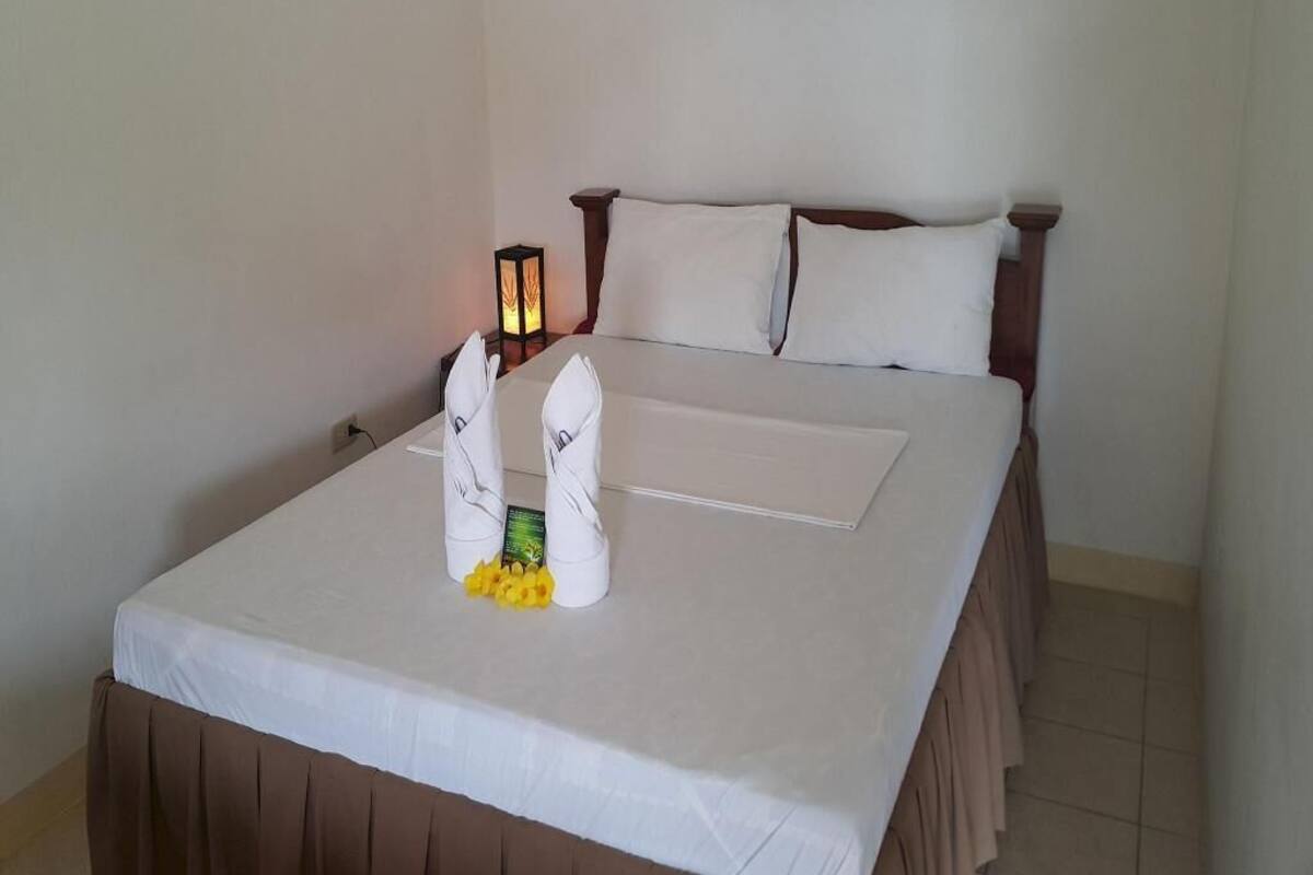 Minibar, una cassaforte in camera, una scrivania, ferro/asse da stiro