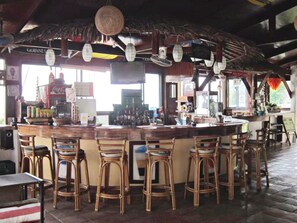 Con vista a la piscina, abre todos los días