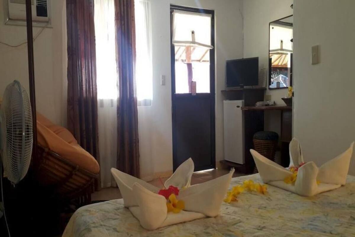 Minibar, in-room safe, desk, iron/ironing board