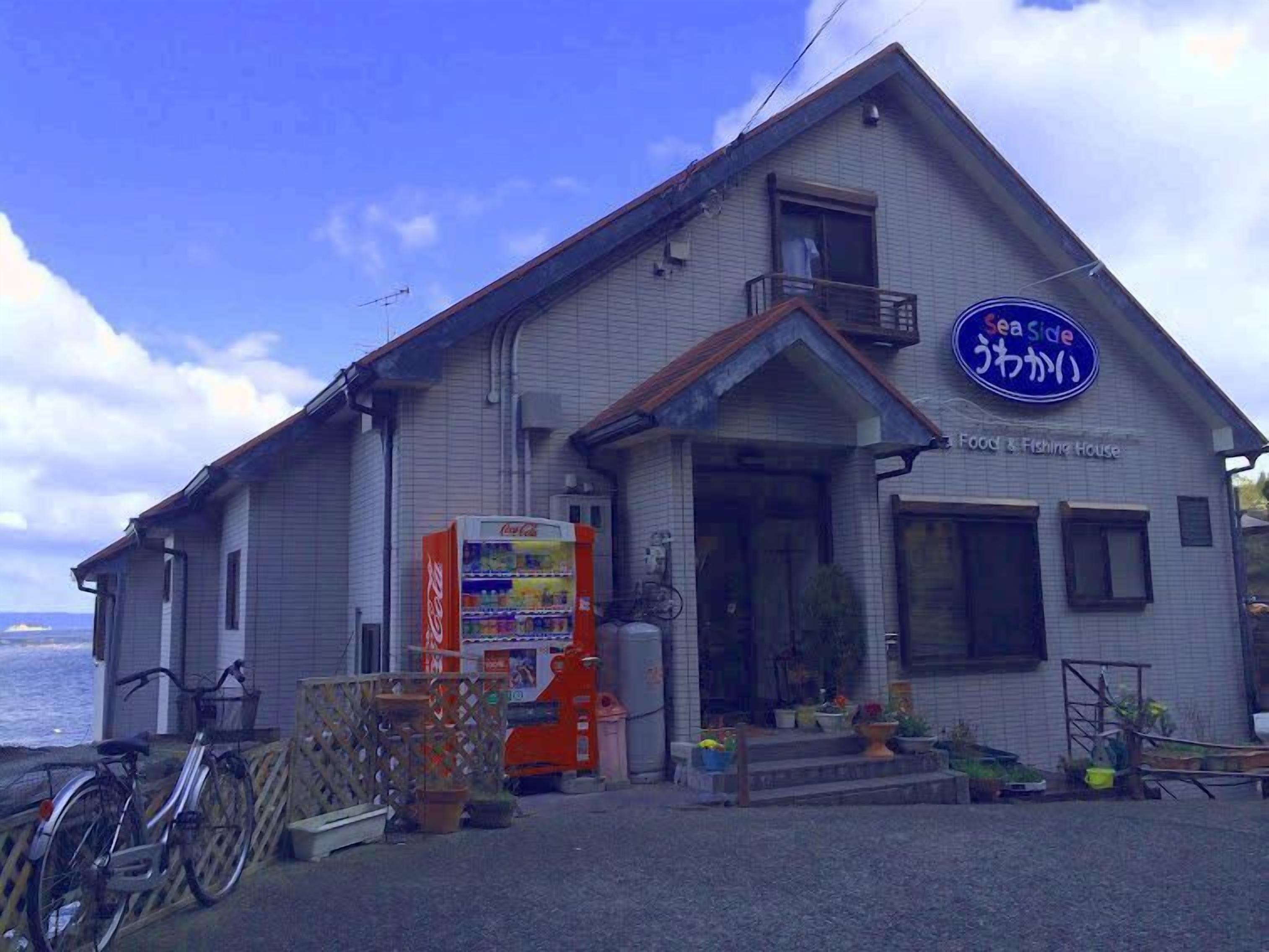 A building with a sign reading 'Seaside' and 'Food & Fishing House.'