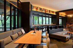 Frühstück, Mittagessen, Abendessen, lokale und internationale Küche 