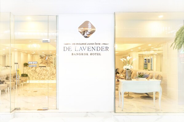Interior entrance - De Lavender Bangkok Hotel (Bangkok)