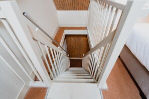 Sviitti | Oleskelualue | 43–tuumainen televisio, jossa kaapelikanavat