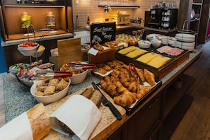 Daily buffet breakfast for a fee