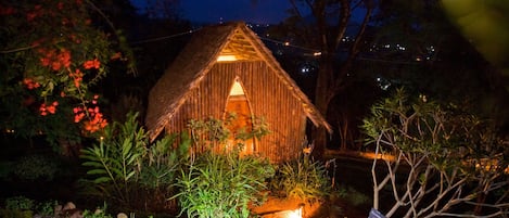 Façade de l’hébergement - soirée/nuit