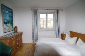 2 Schlafzimmer, Reisekinderbett, Bettwäsche