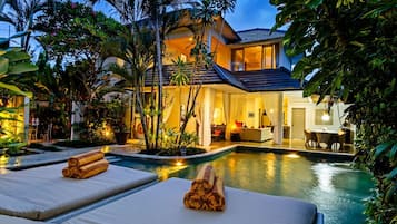 Outdoor pool, sun loungers