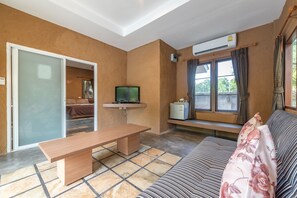 ห้องแฟมิลี่, เตียงควีนไซส์ 2 เตียง | โต๊ะทำงาน, Wi-Fi ฟรี, ผ้าปูที่นอน